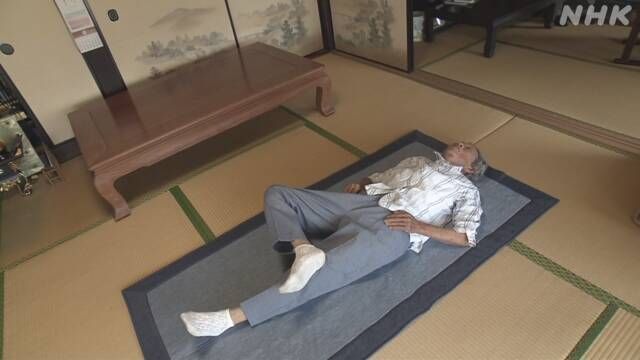 스트레칭 중인 가와모토씨.(사진출처=NHK)