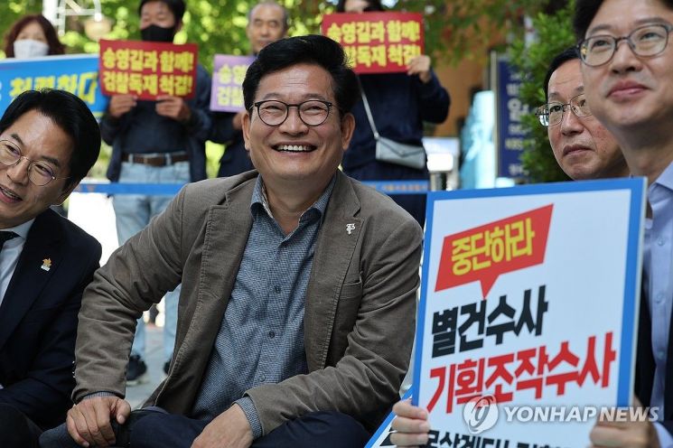 검찰, '송영길 외곽 후원조직' 먹사연 김윤식 이사장 참고인 조사