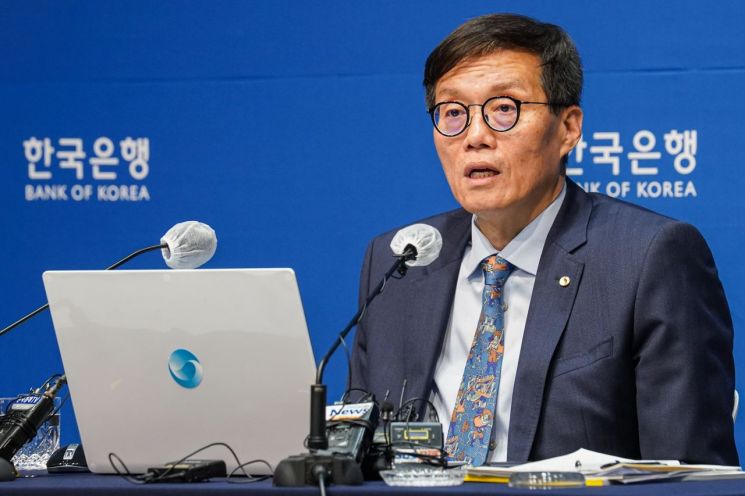 이창용 한국은행 총재가 지난 19일 서울 중구 한국은행에서 열린 10월 금융통화위원회 금리 결정에 대한 기자간담회에서 발언하고 있다. [이미지출처=연합뉴스]