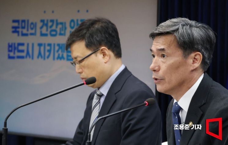 [포토]후쿠시마 오염수 관련 브리핑하는 박구윤 1차장