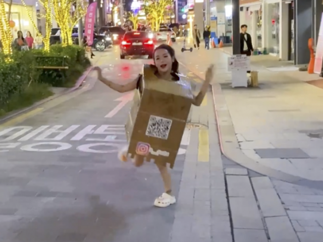 "팬미팅 65만원, 오면 뽀뽀해준다"…경찰 조사 안중에도 없는 압구정 박스녀 