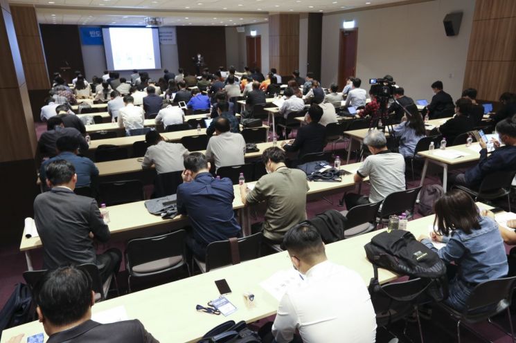 지난해 '2022 반도체대전' 기간에 열린 반도체 시장 전망 세미나 진행 모습 / [사진제공=한국반도체산업협회]
