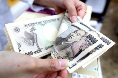 엔화 가치, 33년만에 최저치…日 통화정책 수정 나설듯