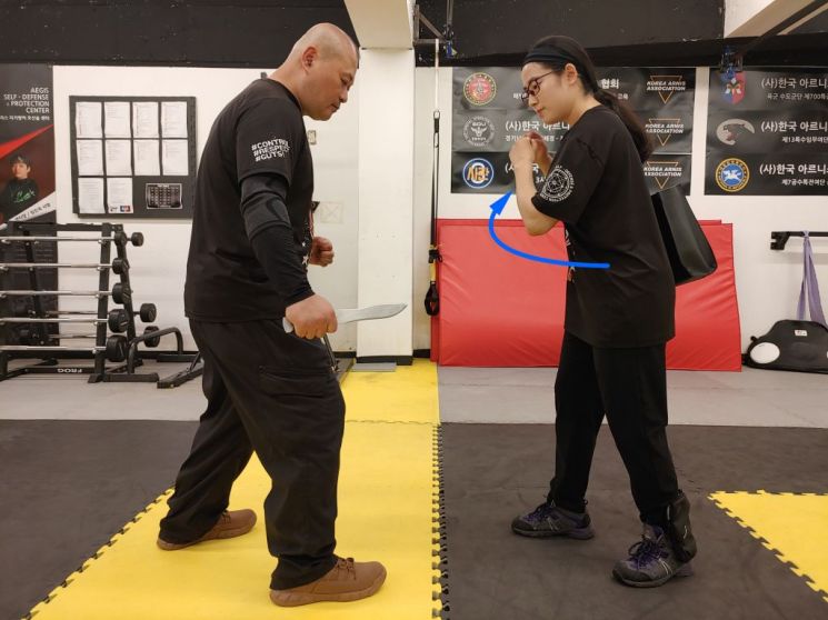 [생존호신술]호신도구 없을 때 죽기살기로 방어하는 방법은…