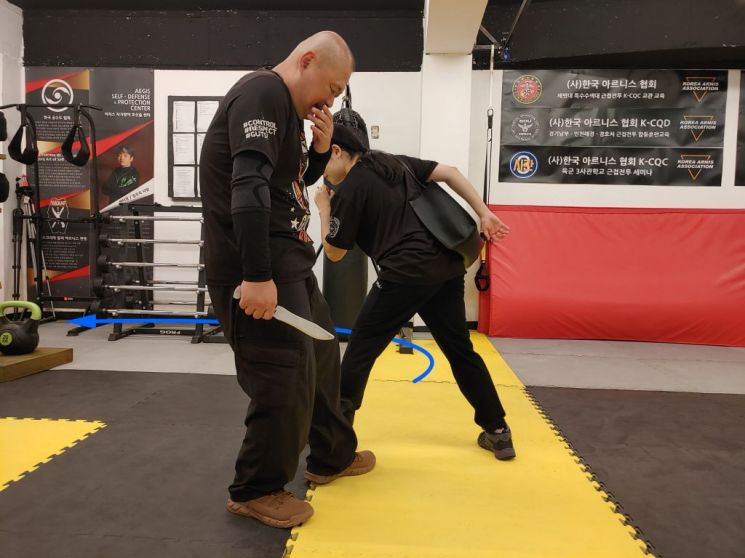 [생존호신술]호신도구 없을 때 죽기살기로 방어하는 방법은…