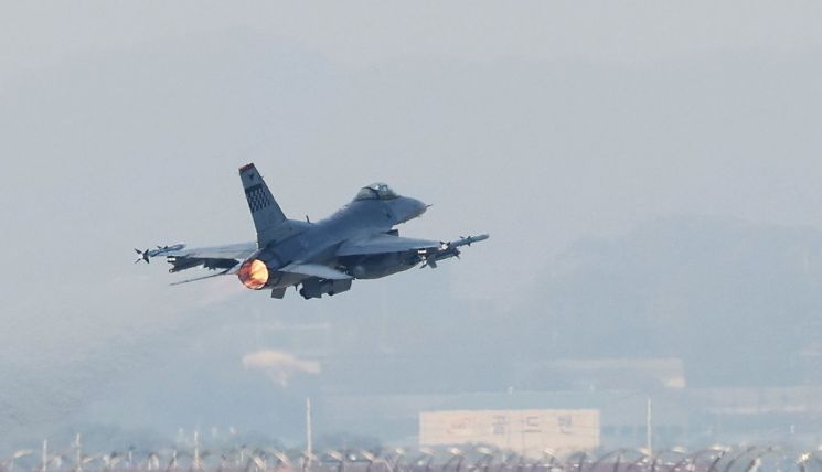 공군 F-16C 전투기 영주서 추락…조종사 1명 비상탈출