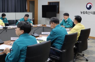 권재한 농식품부 농업혁신정책실장이 지난달 31일 긴급 상황회의를 주재하고 있다.
