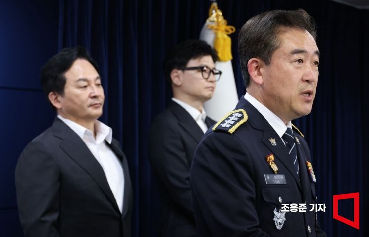 윤희근 경찰청장이 1일 서울 종로 정부서울청사에서 열린 '전세사기 발본색원 및 충실한 피해회복 지속 추진을 위한 관계부처 합동 브리핑에서 기자들의 질문에 답하고 있다. 사진=조용준 기자 jun21@