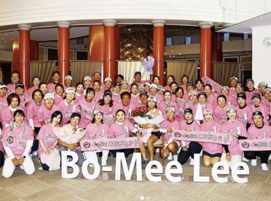 이보미가 노부타그룹 마스터스GC 레이디스 2라운드 직후 가진 은퇴식에서 환하게 웃고 있다.[사진제공=이보미]