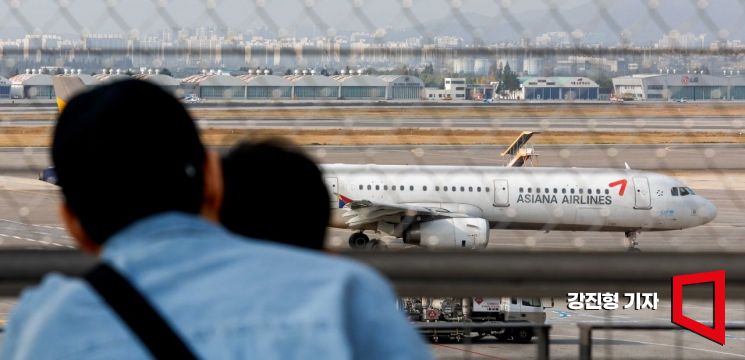 "김포공항 향해 자폭 비행하겠다"…기장 추정 인물 협박글에 수사 착수 