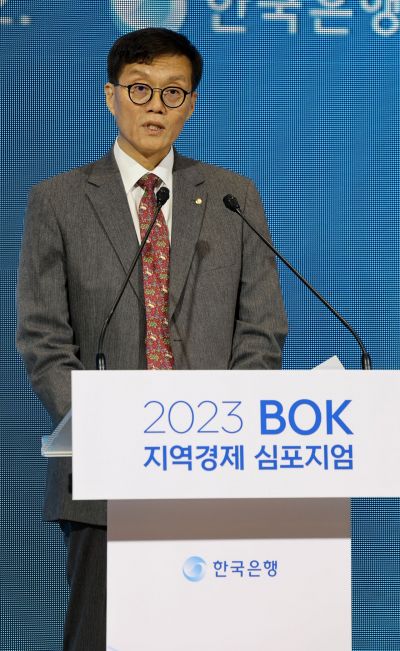 2일 한국은행 신축 통합별관에서 열린 한국은행 주최 '2023 BOK 지역경제 심포지엄' 에서 이창용 한국은행 총재가 인사말을 하고 있다. 사진=허영한 기자 younghan@