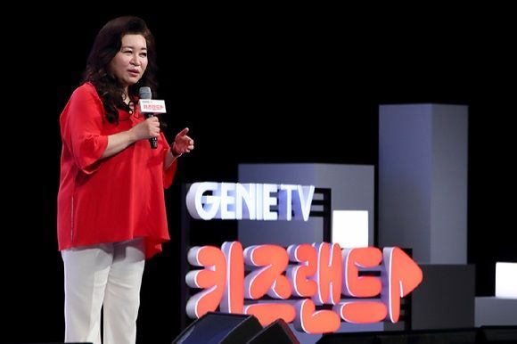 '국민 육아 멘토' 오은영 박사가 '지니TV 키즈랜드 토크콘서트 시즌 2'에서 강연하고 있다.[사진제공=KT]