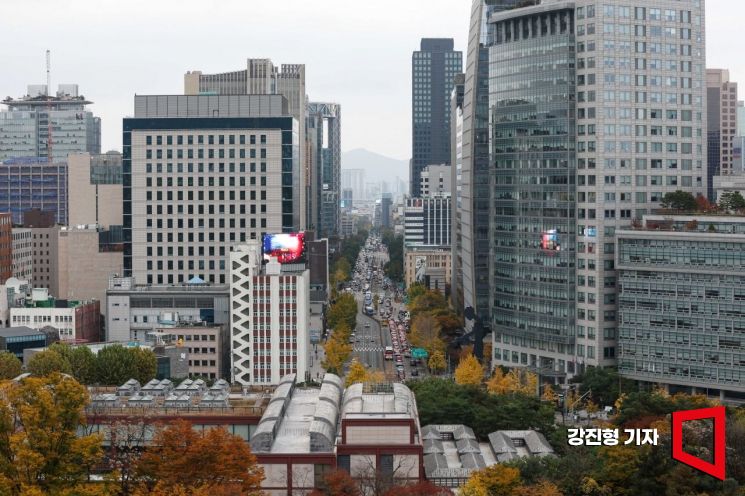 지난달 3일 서울 종로구 신문로에서 바라본 도심. 강진형 기자aymsdream@