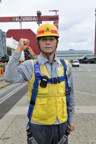 행정안전부장관상을 수상한 현대삼호중공업 정귀섭 기원 [사진제공=현대삼호중공업]