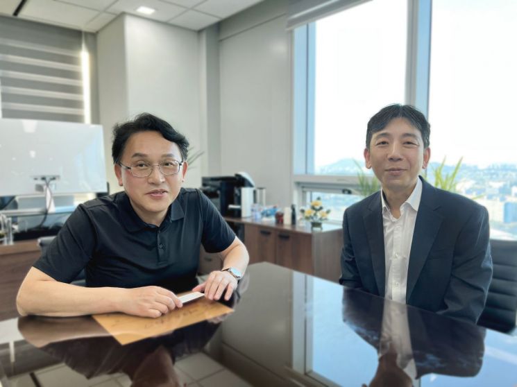 알에스엔의 배성환 대표(왼쪽)와 박정호 기술연구소장.