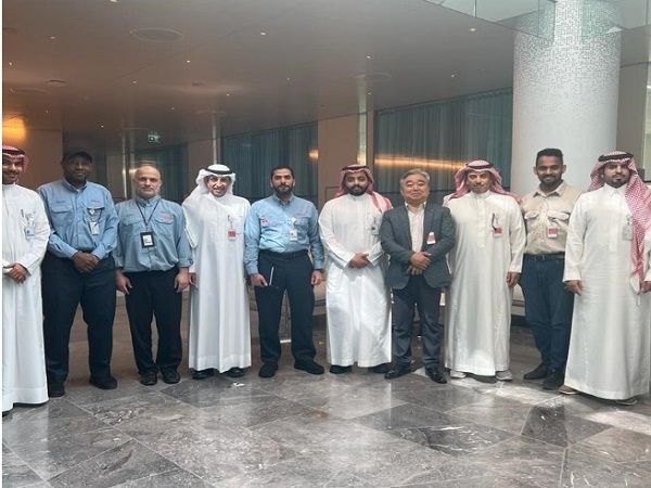 [사진: 사빅국제조달최고책임자 및 팀원들]