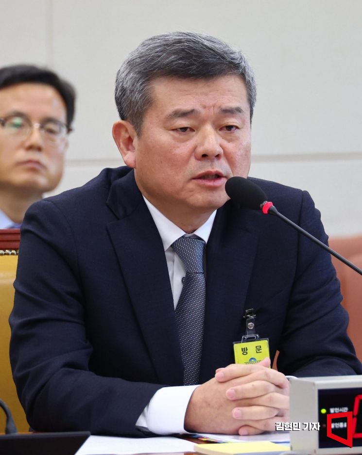 박민 KBS 사장 후보자가 7일 국회 과학기술정보방송통신위원회에서 열린 인사청문회에서 의원 질의에 답변하고 있다. 사진=김현민 기자 kimhyun81@