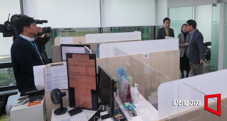 [포토]서울금융복지센터 청년동행센터 찾은 김주현 금융위원장