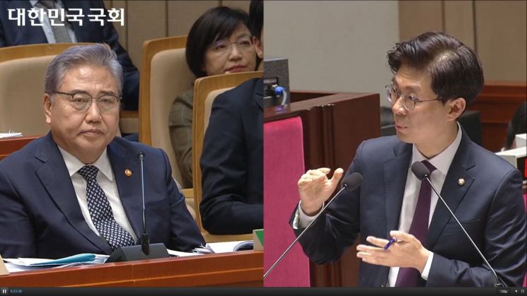 조정훈 의원은 7일 예결특위에서 “10억 미만의 ODA는 안하는 게 낫다. 행정비와 출장비에 30~40%는 날라간다. 소액 같은 건 통폐합 필요가 있다”고 언급했다. 이에 대해 박진 외교부장관은 “(10억 미만 ODA는 하지 않을) 필요성이 있다고 생각한다”