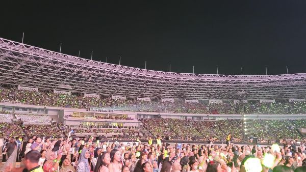 9월23일(현지시간) 인도네시아 자카르타 겔로라 붕 카르노(GBK) 주 경기장을 찾은 약 5만명의 관중이 'SM타운 라이브 2023 자카르타 위드 KB뱅크' 콘서트를 즐기고 있다. 사진제공=연합뉴스