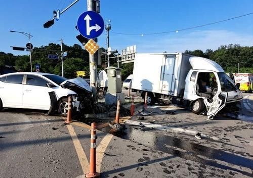 엄마 택배일 돕다 숨진 중학생…가해 운전자는 신호위반에 과속까지