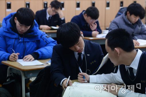 학교, 때려쳐도 되는 건가…'자퇴생 유튜버' 보는 10대들