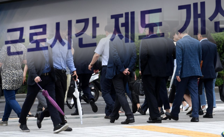 김문수 고용부 장관 '반도체 주52시간 예외' 업계 요구에 "원포인트 개선해야"