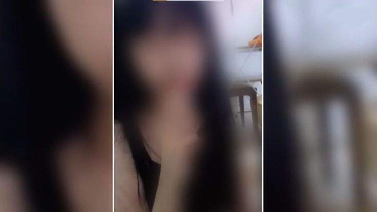 '신체노출·흡연·음주' 성인방송 BJ, 7급 공무원이었다