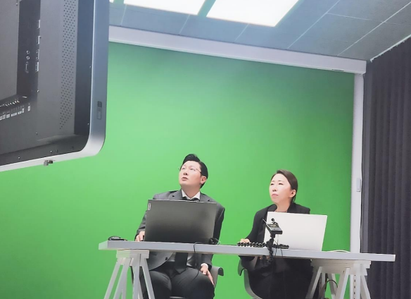 [에프알(FR)자산관리 길건우 대표(좌), JJK정책자금기업지원센터 임영숙 이사(우)]