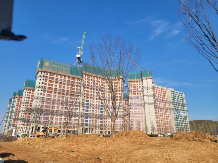 막바지 공사가 진행 중인 '왕길역 로열파크씨티'./ 차완용 기자