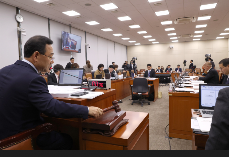 국회로 넘어간 연금개혁 논의…정부 지원 시작