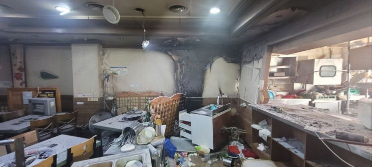 창원 성원 2차 상가 식당서 가스폭발로 화재 … 중상 1명·경상 4명