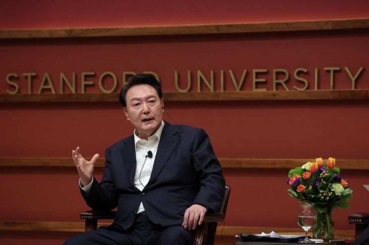 尹 "한미일, 원천·첨단분야 협력 강화…日과 스타트업·수소 협력"