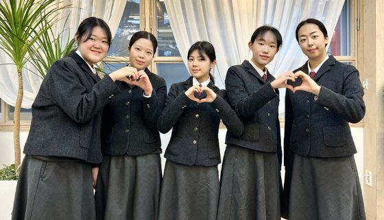 2022년 지역인재 9급 공무원 시험에 합격한 대전여상 학생들. 이들은 올해 2월 졸업한 뒤 현장에 배치돼 근무 중이다. [사진 출처=대전여상]