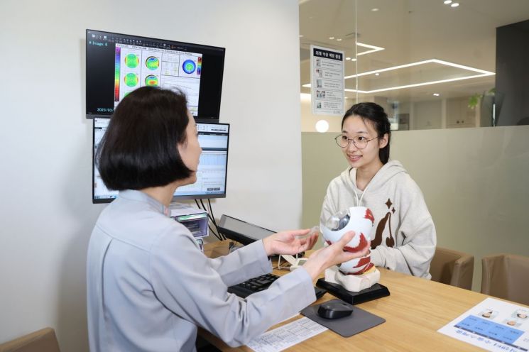 [콕!건강]라식·라섹, 노안의 주범?…"연관성 없어"