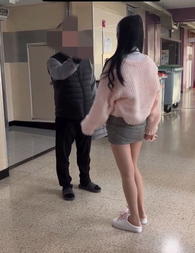 "저도 남의 집 귀한 딸" 교사에 대들고…영상 찍으며 '키득키득'