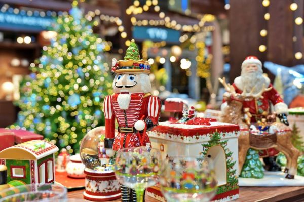 '크리스마스 마켓'에서 선보이는 다양한 크리스마스 장식[사진제공=롯데백화점].
