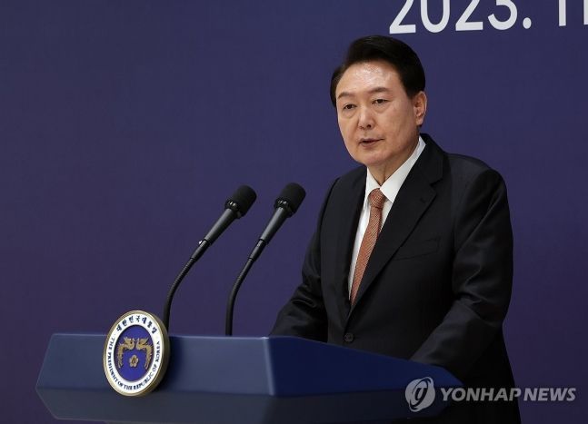 尹, 과기자문위 만나 '원천기술 집중 투자' 약속