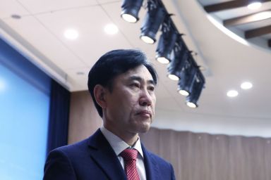 지난 2023년 국회에서 종로 출마를 선언한 뒤 회견장을 나서는 하태경 보험연수원장. 연합뉴스