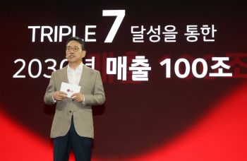 조주완 LG전자 최고경영자(CEO)가 지난해 7월 서울 강서구 마곡동 LG사이언스파크에서 열린 LG전자 기자간담회에서 '미래비전 2030'을 설명하고 있다.[사진출처=연합뉴스]