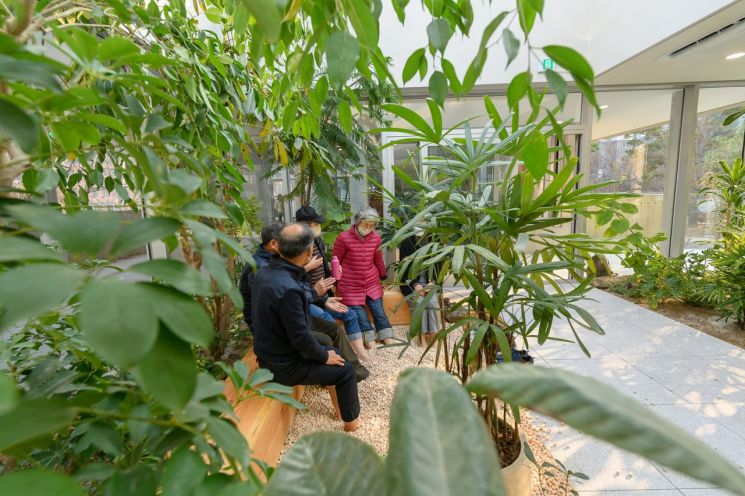 Enjoy a 'Phytoncide Shower' at Yangcheon-gu Glass Greenhouse... Ecospace Yeonui to Operate from Next Month