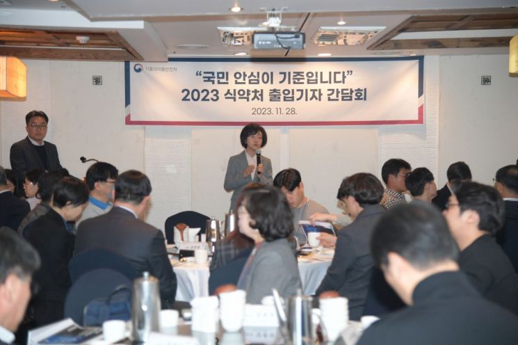 오유경 식품의약품안전처장이 28일 오후 서울 종로구에서 열린 식약처 출입기자 간담회에서 발언하고 있다.[사진제공=식품의약품안전처]