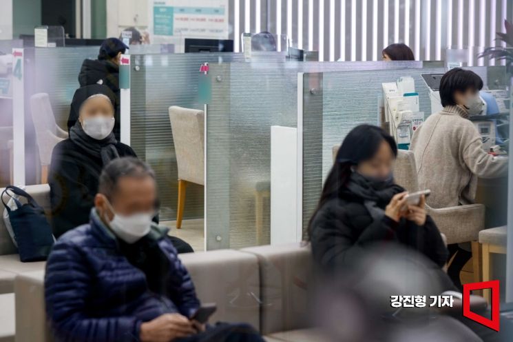 30일 서울 한 시중은행 창구. 사진=강진형 기자aymsdream@