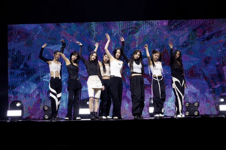 트리플에스의 네번째 유닛 '에볼루션'. 왼쪽에서 다섯번째가 '이화여대 과학교육과 대학생'이라는 이력으로 화제가 된 김유연이다[사진제공=모드하우스]