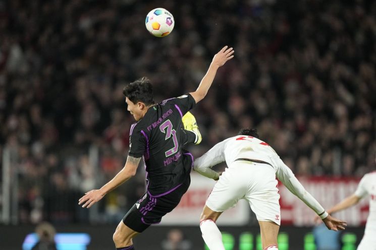 독일 뮌헨 덮친 역대급 폭설…한국인 공항에 고립·김민재 경기 취소