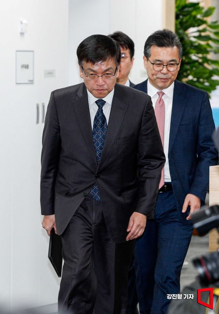 최상목 경제부총리 겸 기획재정부 장관 후보자가 5일 서울 중구 서민금융진흥원에서 열린 기자간담회에 참석하고 있다. 사진=강진형 기자aymsdream@