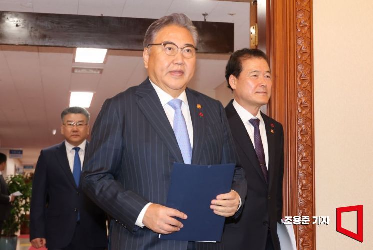 [포토]국무회의 참석하는 박진 외교부 장관