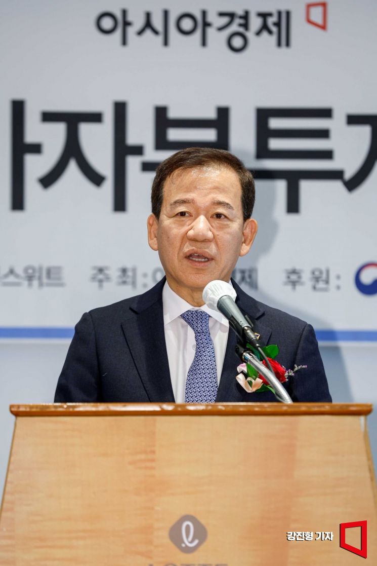 서유석 금융투자협회 회장이 5일 서울 중구 롯데호텔에서 열린 ‘2023 아시아자본투자대상 시상식’에 참석해 축사하고 있다. 사진=강진형 기자aymsdream@