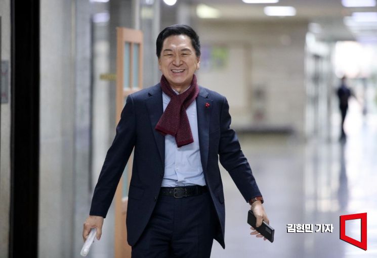 김기현 국민의힘 의원이 지난해 12월 8일 국회로 출근하고 있다. 김현민 기자