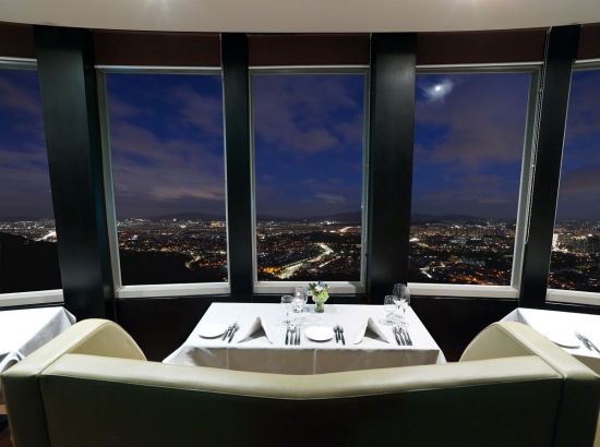 "예약 별따기…서울 야경보며 연말 저녁과 프러포즈를"